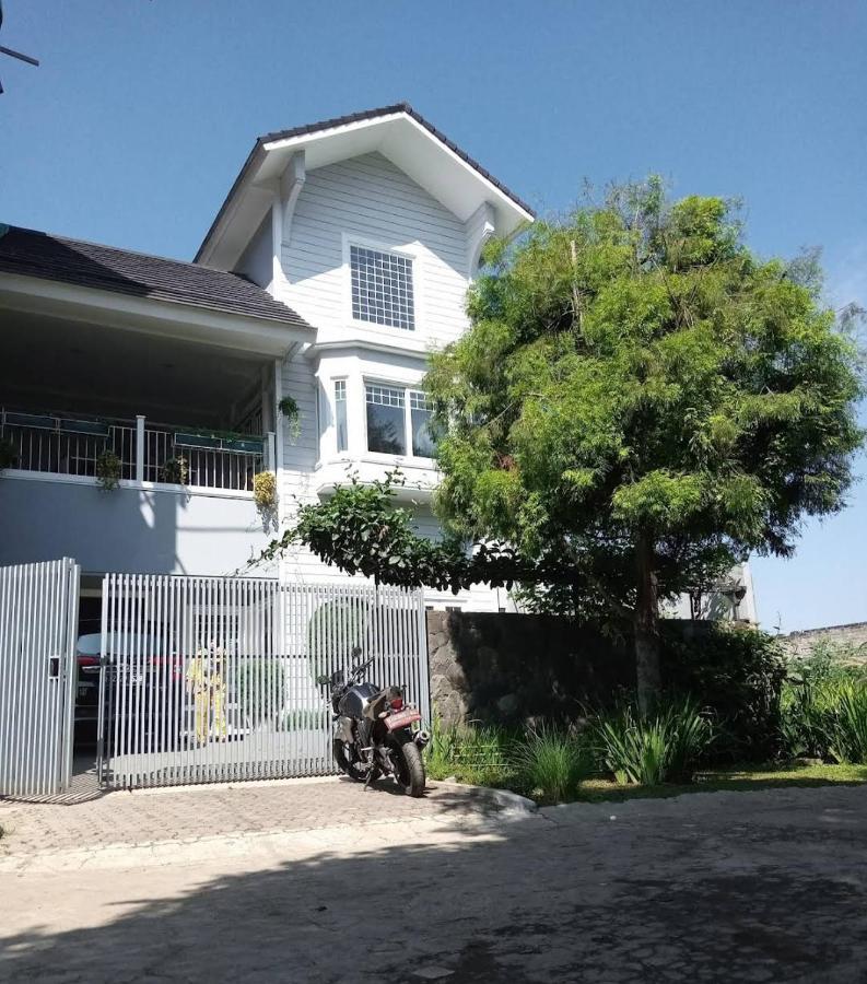 Villa 360 Lembang Extérieur photo